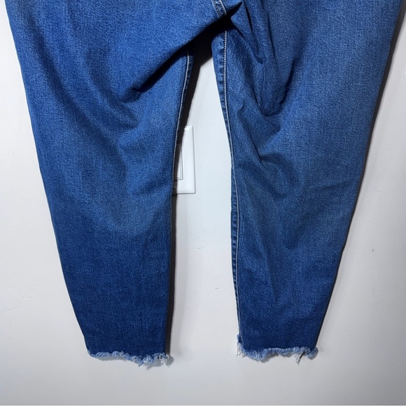 Levi's Wedgie Skinny Jeans Raw Frayed Hem Button Fly Size 24 Medium Wash Denim - Picture 8 of 13